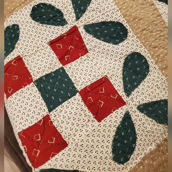 Handmade Vintage Patchwork Quilt, 61"×90", Green/Cranberry, Exceptional Piece! - Picture 13 of 16